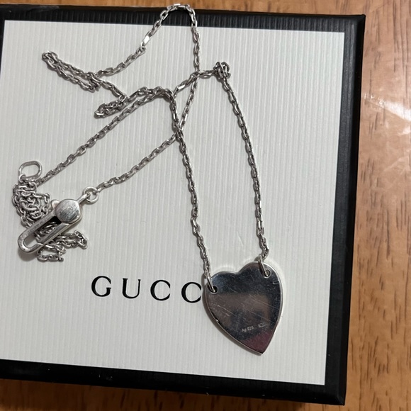 GUCCI TRADEMARK NECKLACE WITH HEART PENDANT - Picture 4 of 7